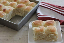 Load image into Gallery viewer, USA Pan Bakeware Rectangular Cake Pan, 9 x 13 inch, Nonstick & Quick Release Coating, Made in the USA from Aluminized Steel